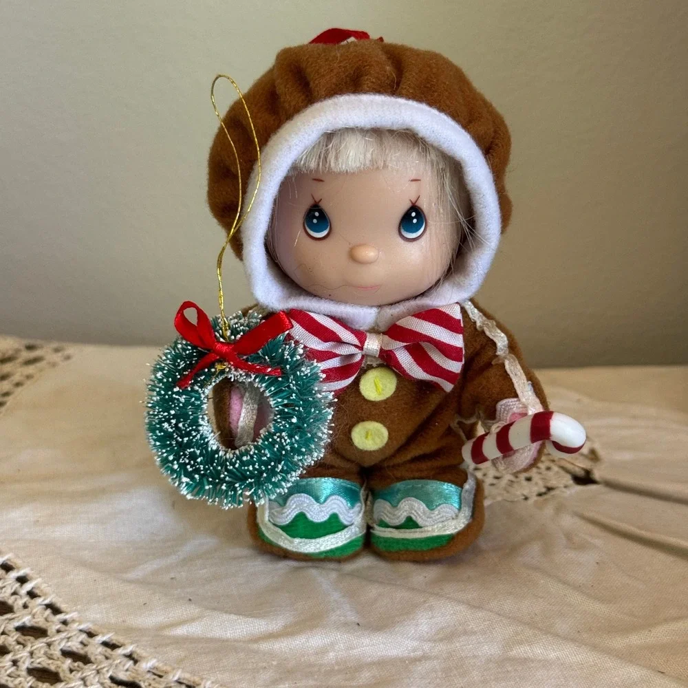 Precious Moments Gingerbread Boy Plush Ornament Candy Cane Wreath Holiday Decor